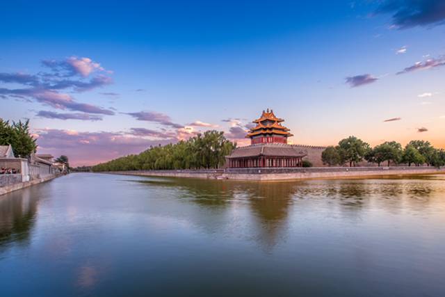 八字缺了这东西，命真的会差很多？很多朋友来问我，总是一脸紧张地问，老师，我的八字缺金缺木怎么办？是不是就完蛋了？我看了几十年命盘，实话告诉你，这事儿真没那么恐怖，但也绝不是小事-第2张图片-三藏算命网